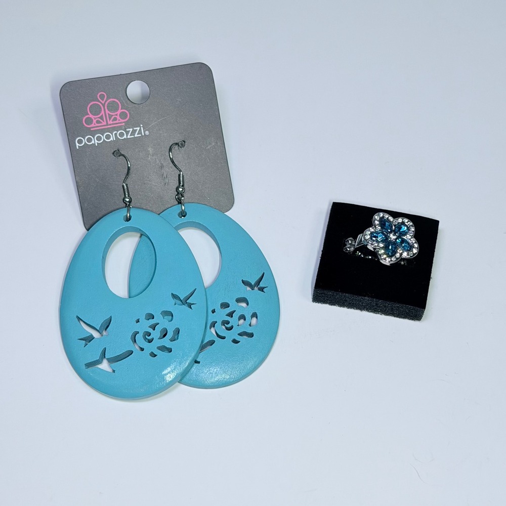 Paparazzi‎ Blue Efflorescent Envy Rhinestone Ring and Wood Cutout Earring Set